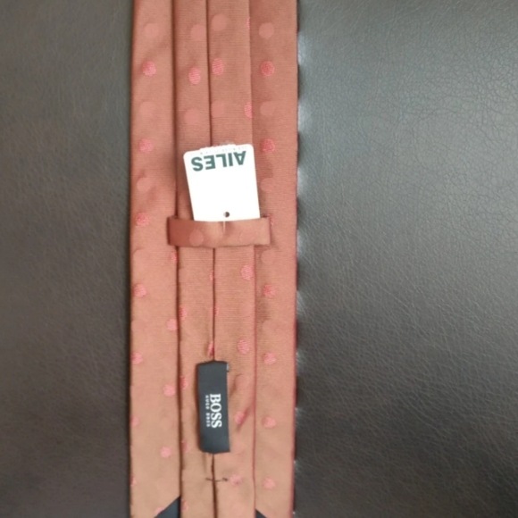 🇨🇦 Authentic Hugo Boss all silk tie NWT - Picture 5 of 5